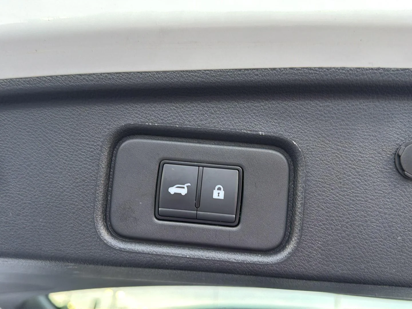 2025 Nissan Pathfinder SV - Photo 35