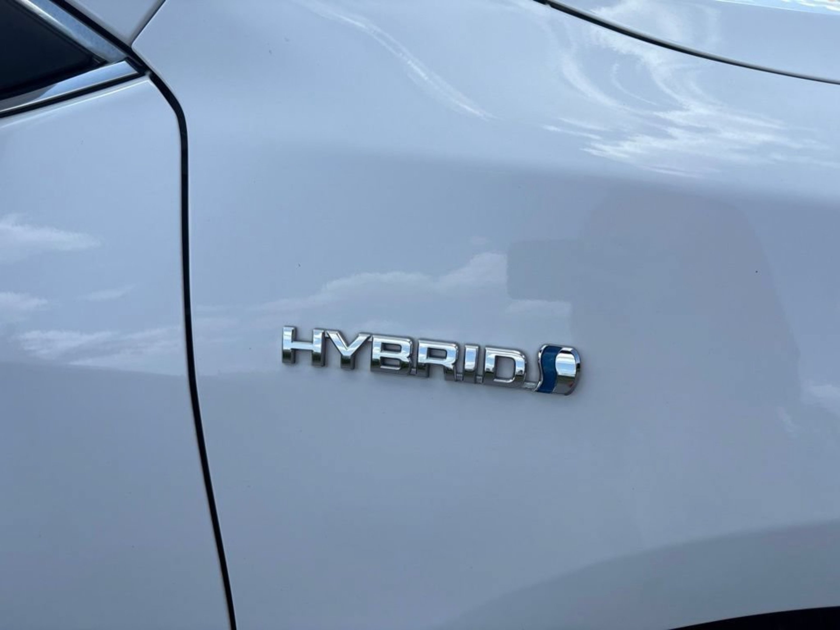 Used 2012 Super White Toyota LE image 32