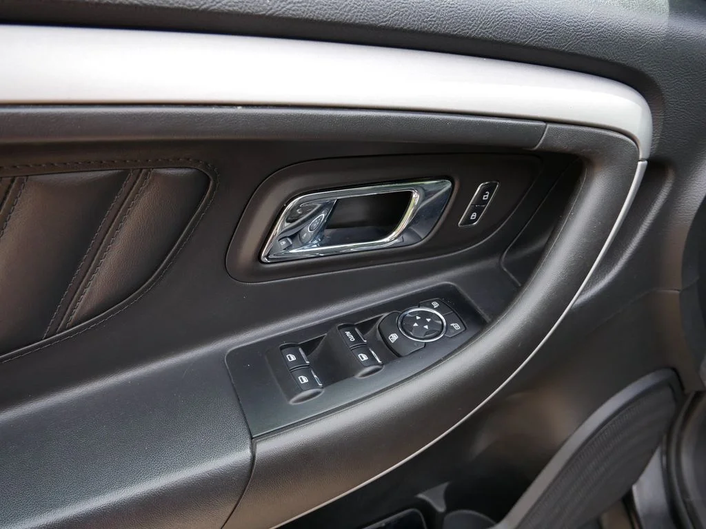 Used 2015  Ford SEL image 15