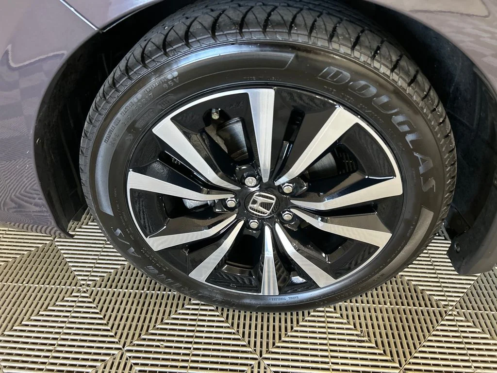 Used 2024 Beige Honda EX-L image 9
