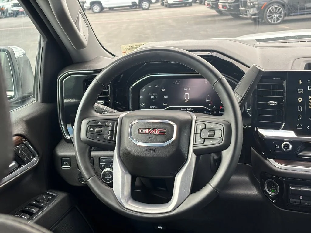 Used 2025 White GMC SLT image 25