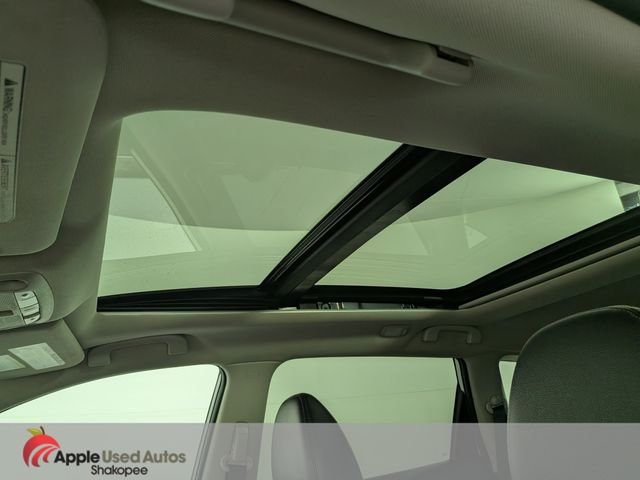 Used 2017 White Nissan SL image 29
