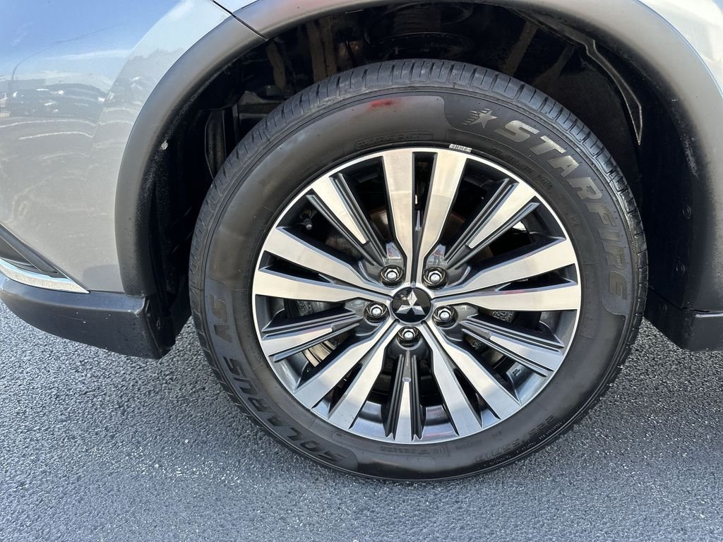 Used 2020 Gray Mitsubishi  image 16