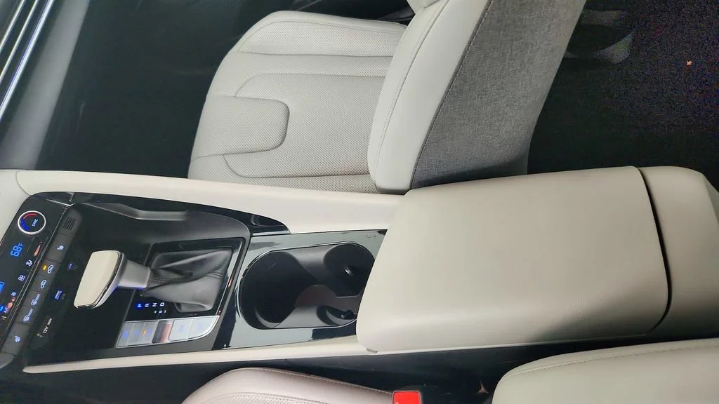 2024 Hyundai Elantra Limited - Photo 19