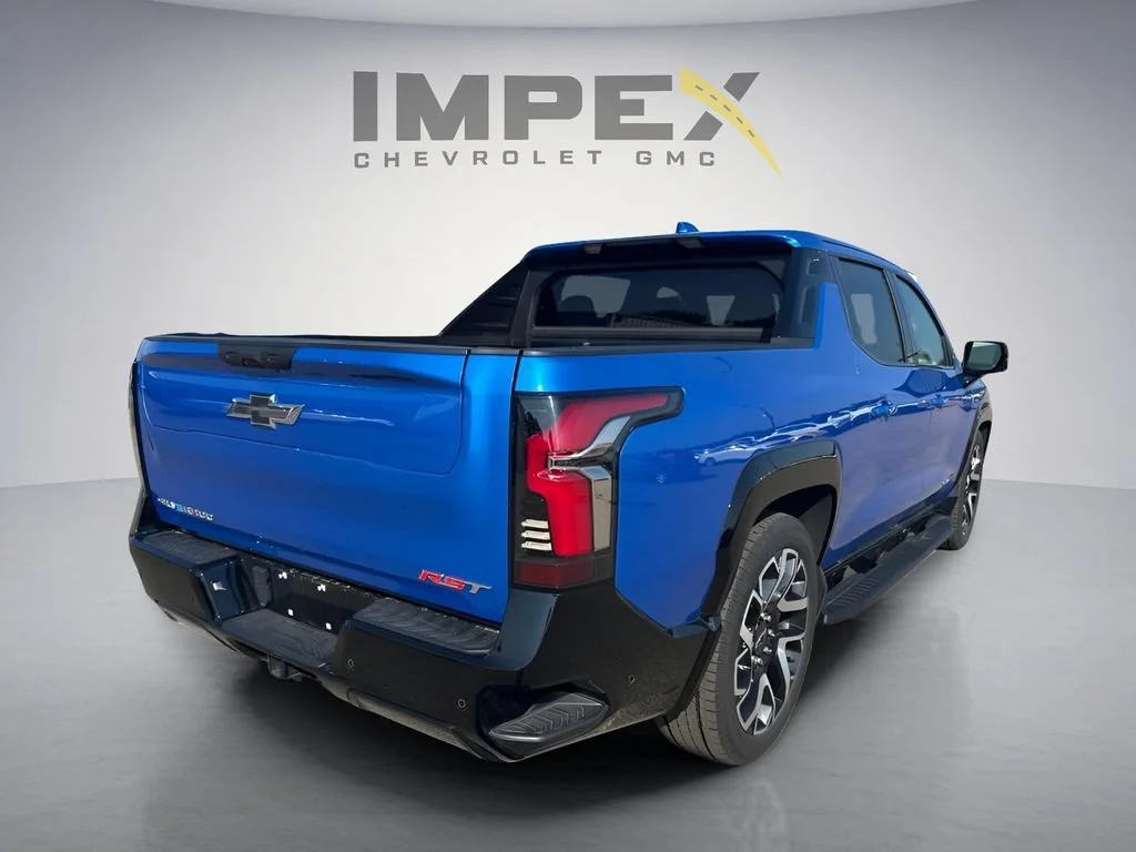 Used 2025 Riptide Blue Metallic Chevrolet RST - Max Range image 5
