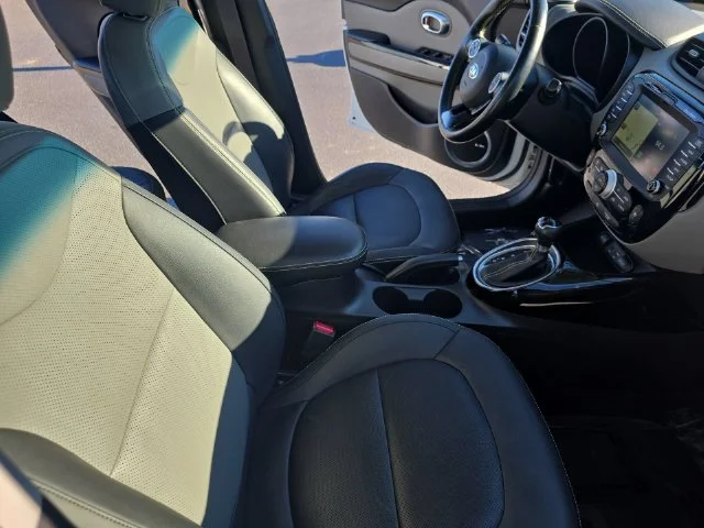 Used 2016 White Kia Plus image 11