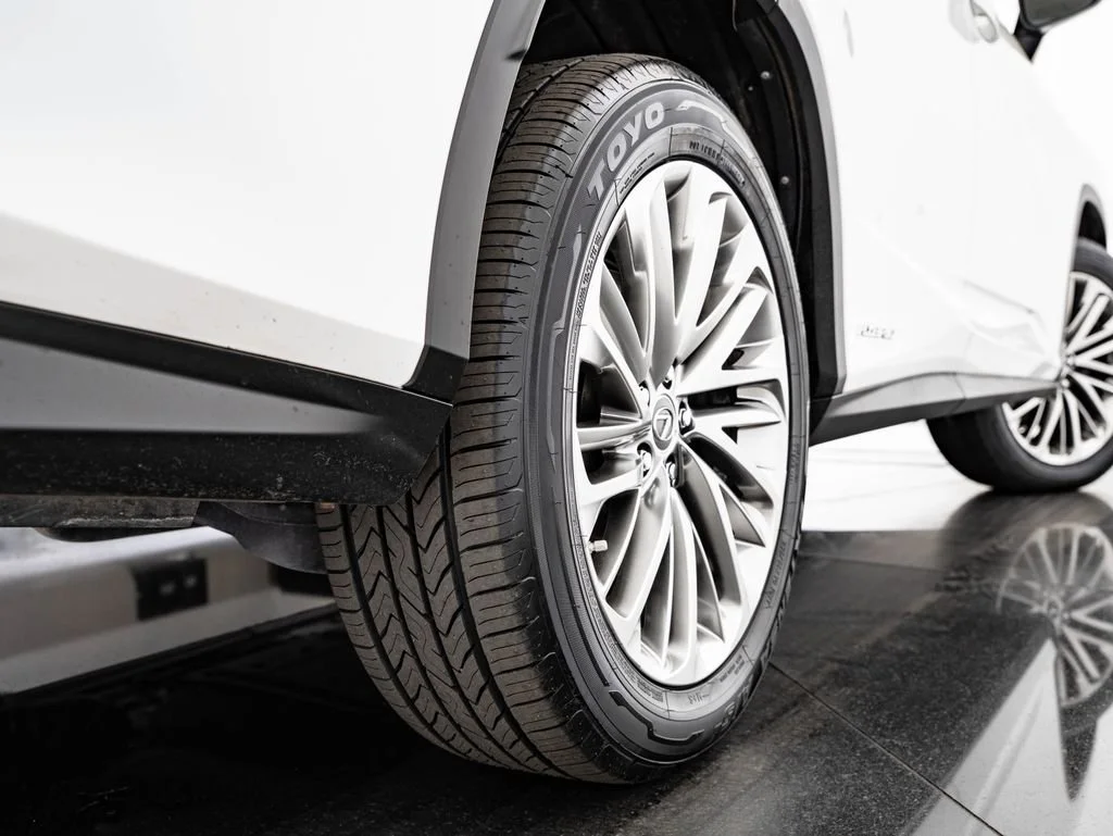 Used 2022 White Pearl Lexus 450hL Luxury image 50