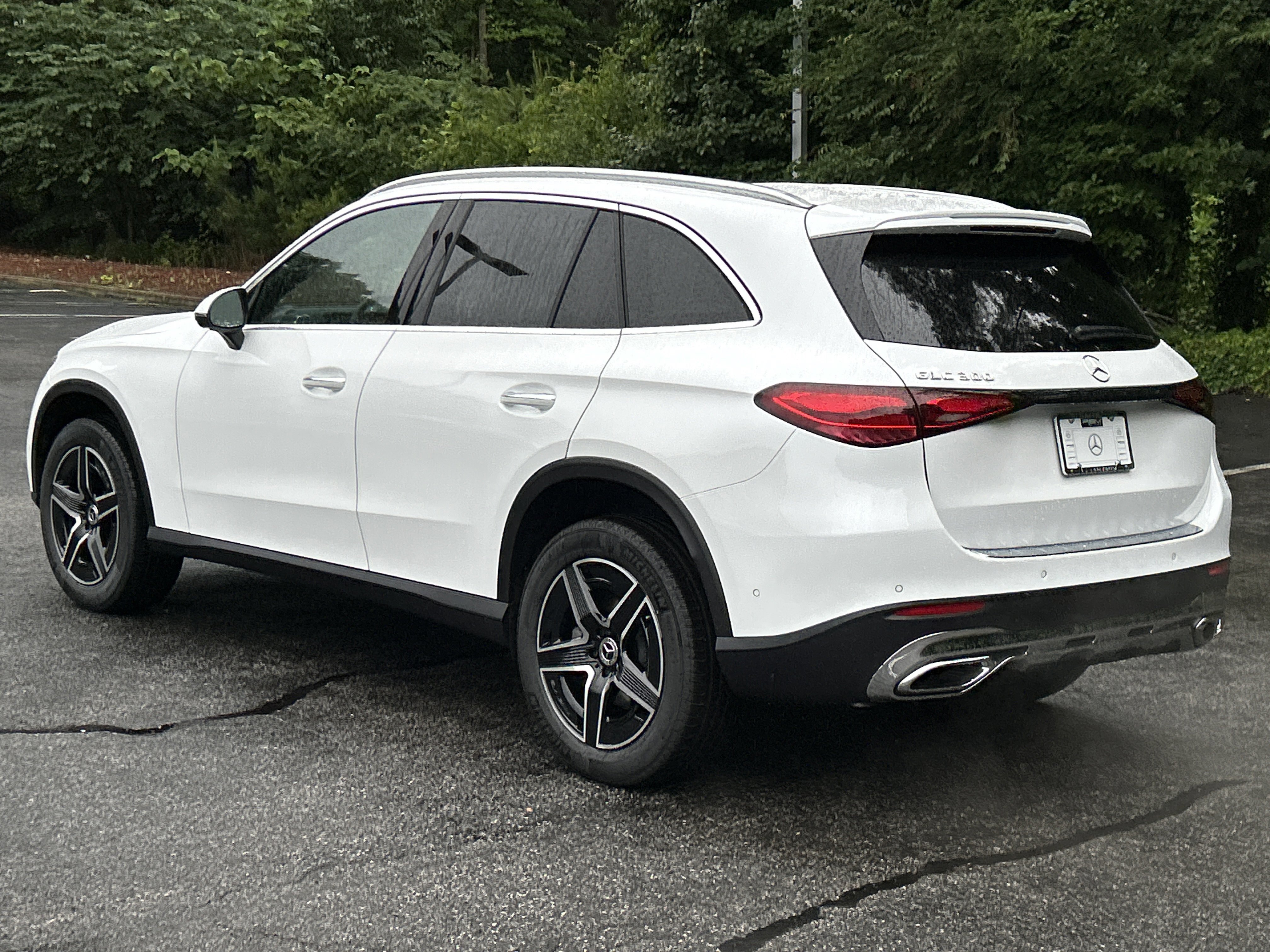 New 2026 MANUFAKTUR Moonlight White Metallic Mercedes-Benz GLC 300 SUV image 13