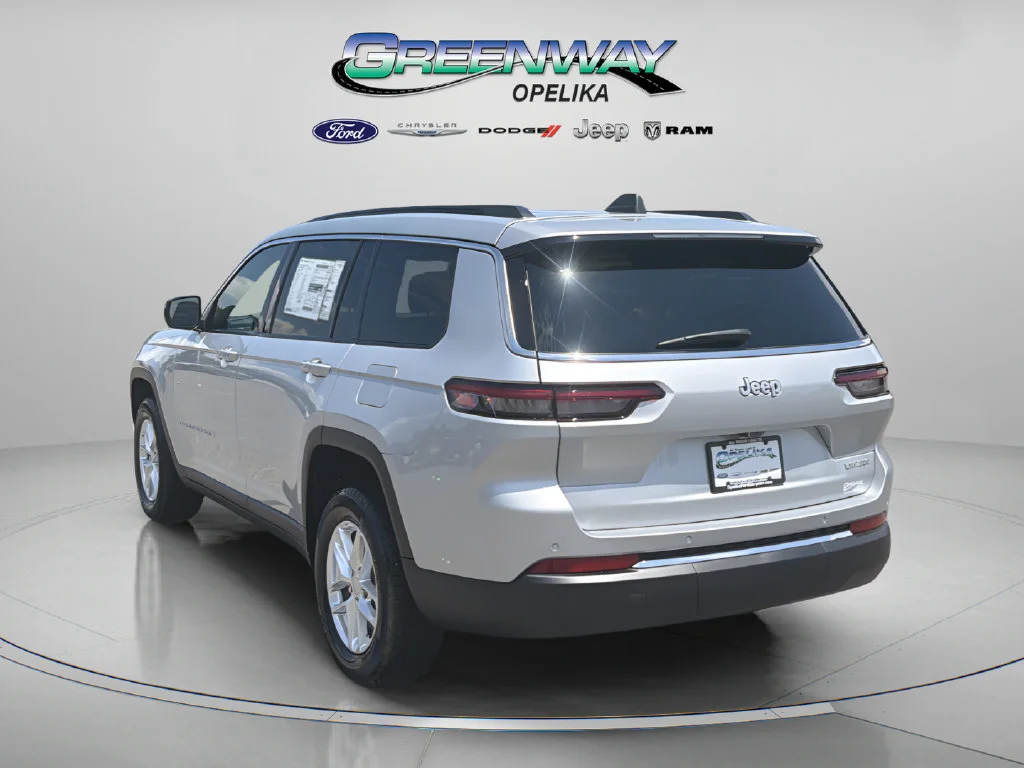 New 2026 Silver Zynith Exterior Paint Jeep Laredo X image 5