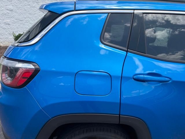 Used 2024 Blue Jeep Latitude image 13
