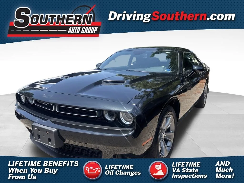 Used 2021 Green Dodge SXT image 1
