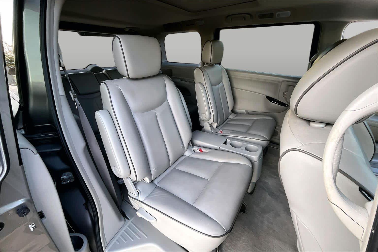 Used 2011 Platinum Graphite Nissan SL image 19