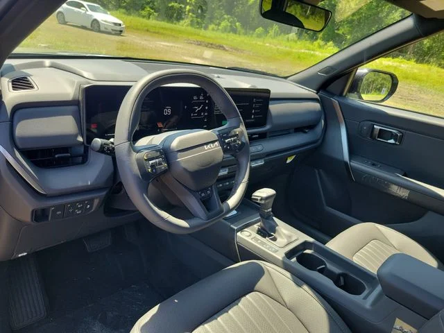New 2027 Iceberg Green Kia X-Line S image 17