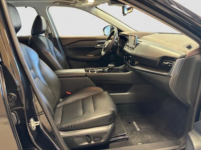 Used 2021 Black Nissan SL image 16