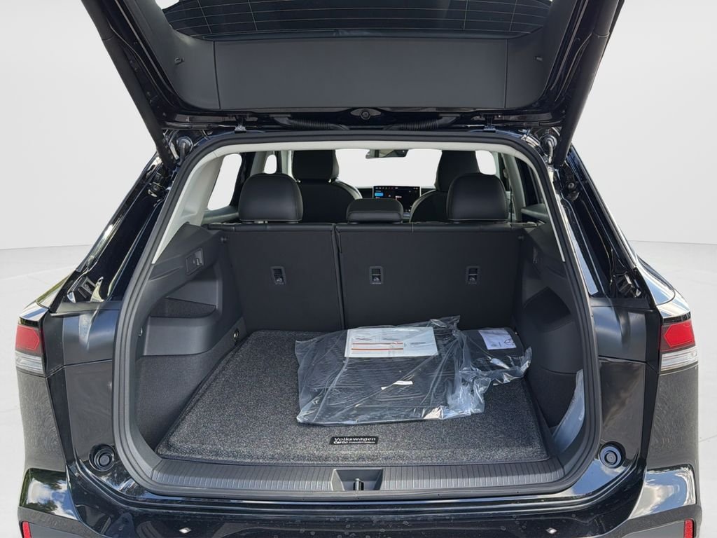New 2026 Deep Black Pearl Volkswagen 2.0T SE image 9