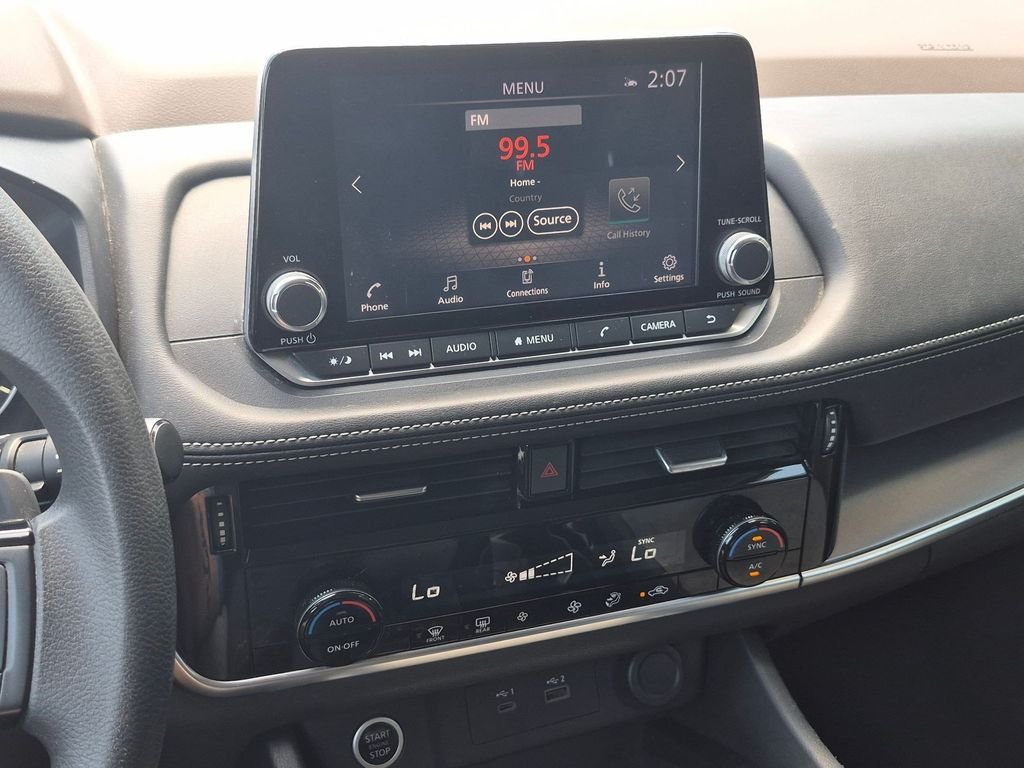 Certified Used 2021 Pearl White Nissan SV image 18