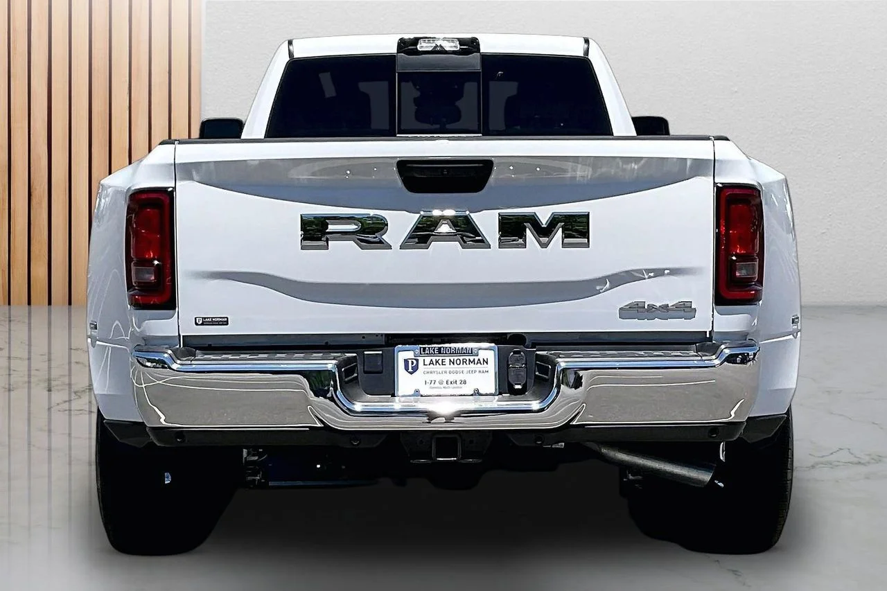 New 2026 Bright White Clear-Coat Exterior Paint RAM Tradesman image 8