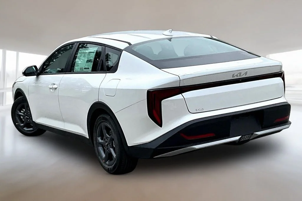 New 2026 Snow White Pearl Kia LXS image 3