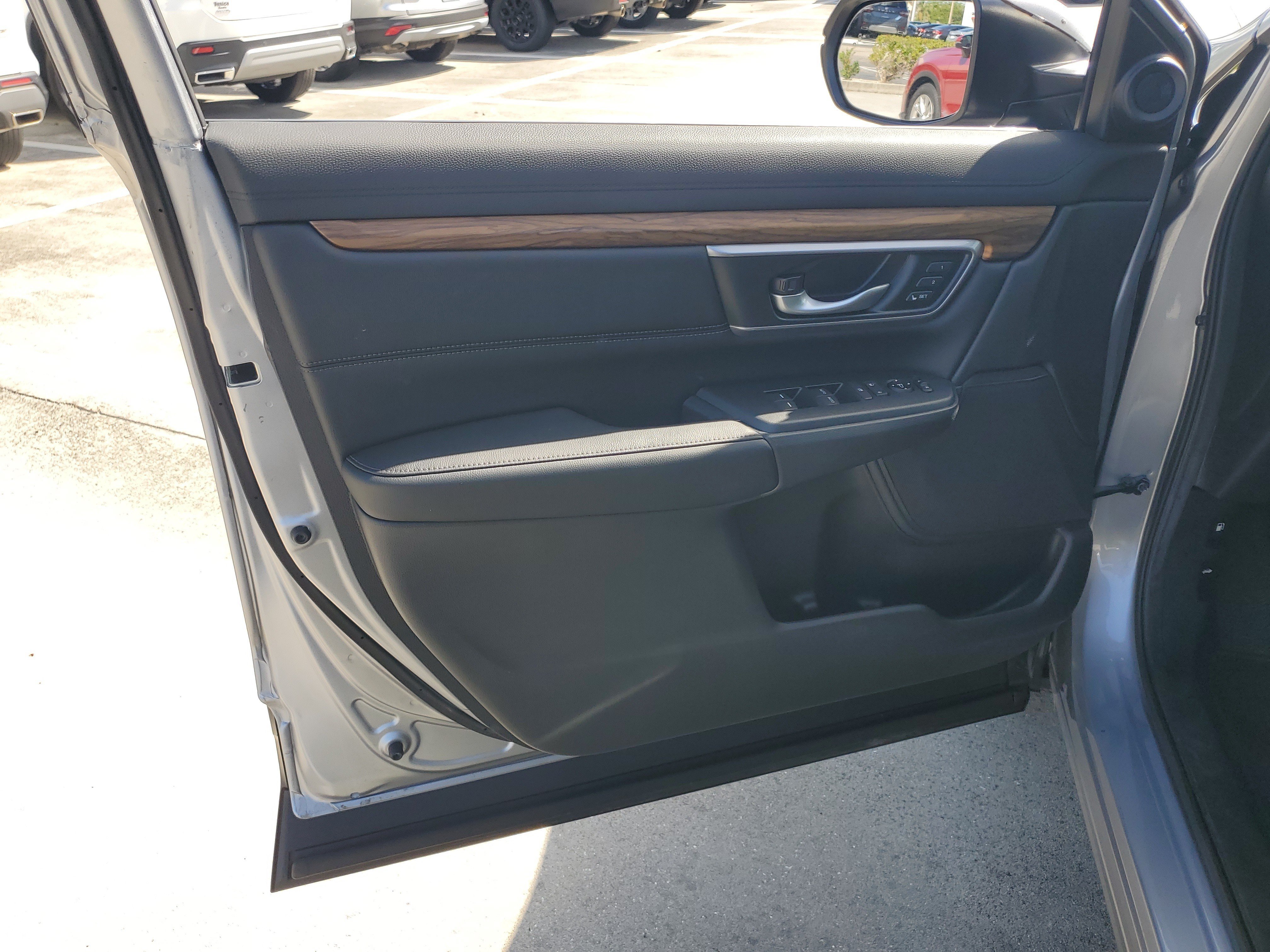 Used 2018 Silver Honda EX-L image 22