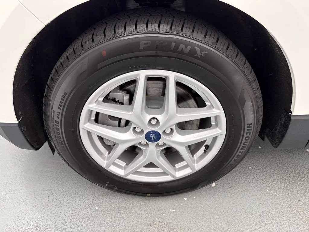 Used 2022 White Metallic Ford SEL image 4