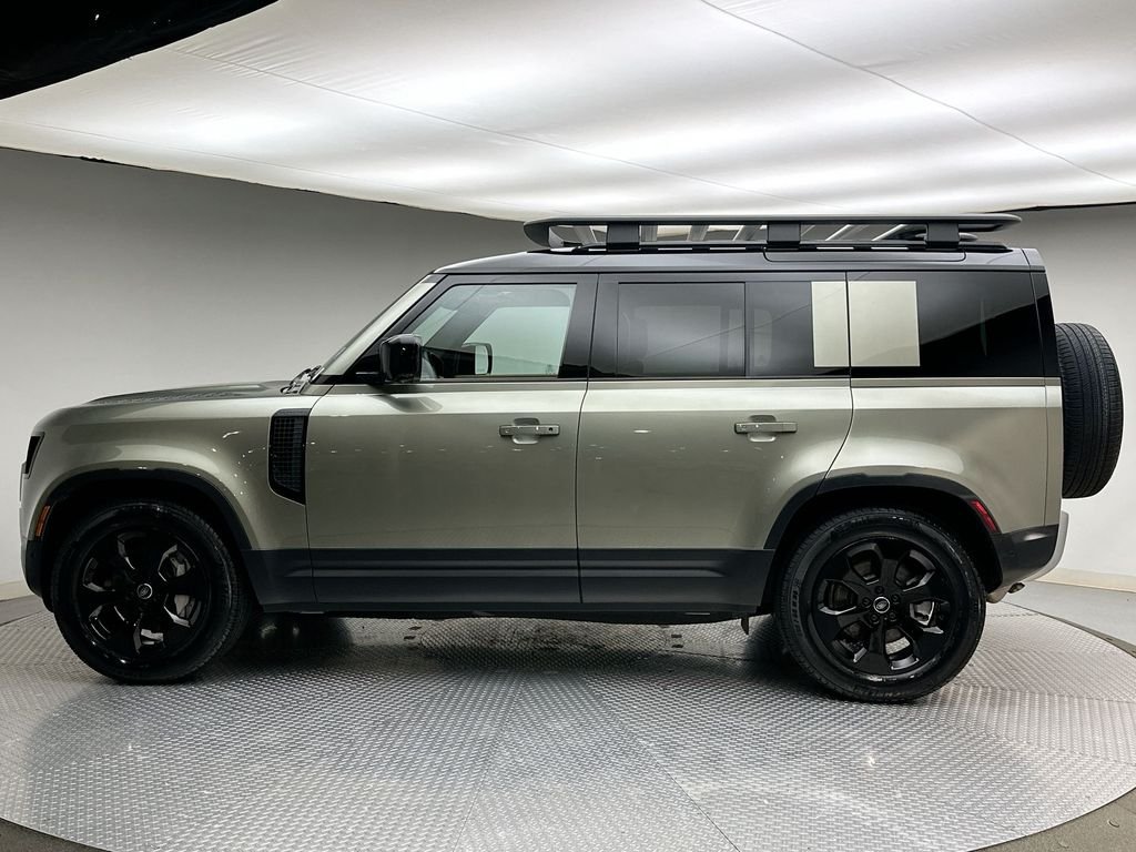 Used 2025 Pangea Green Metallic Land Rover S image 10