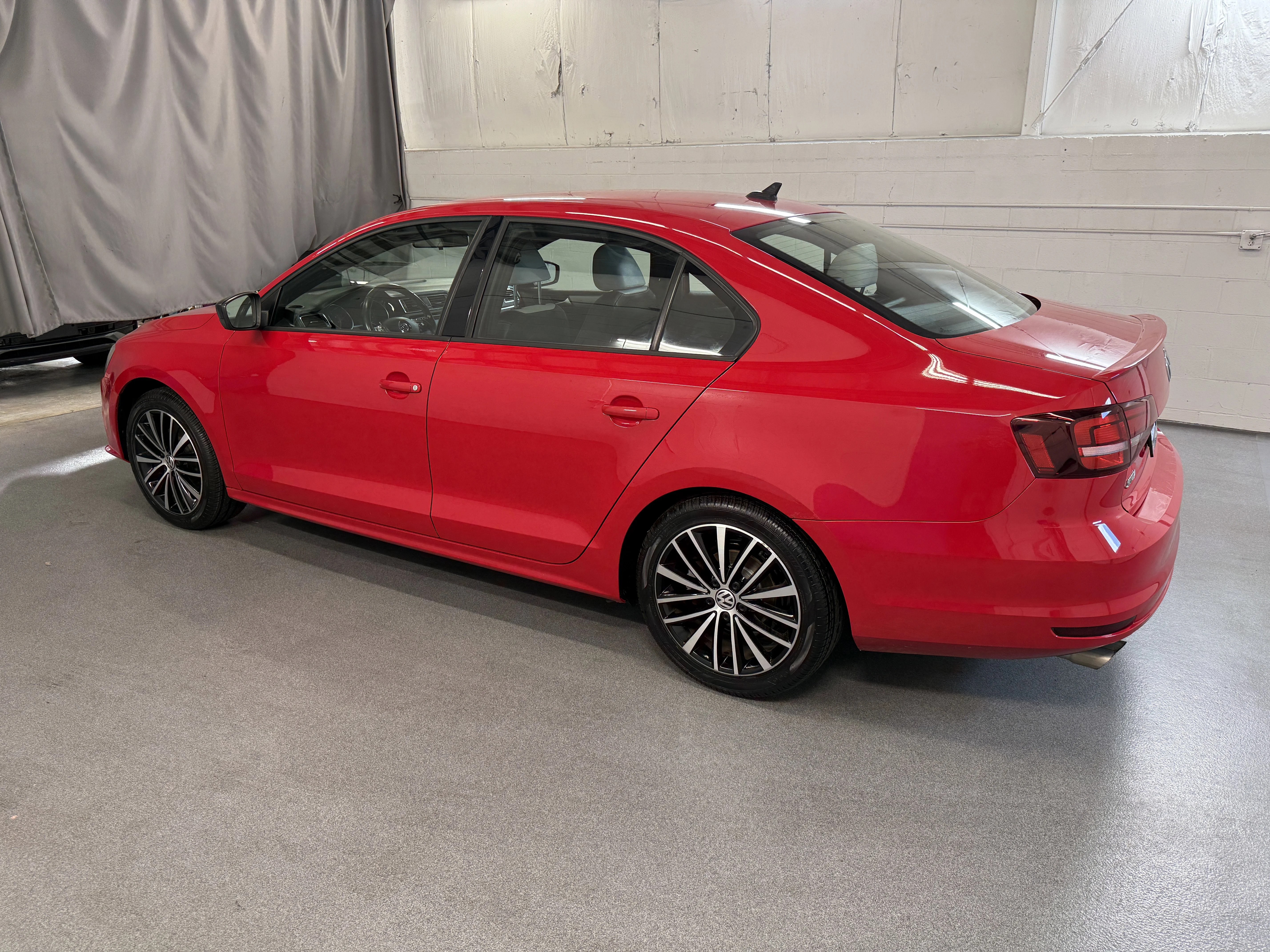 Used 2016 Tornado Red Volkswagen 1.8T Sport image 5
