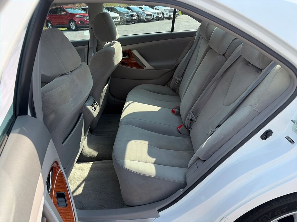 Used 2009 Super White Toyota XLE image 23