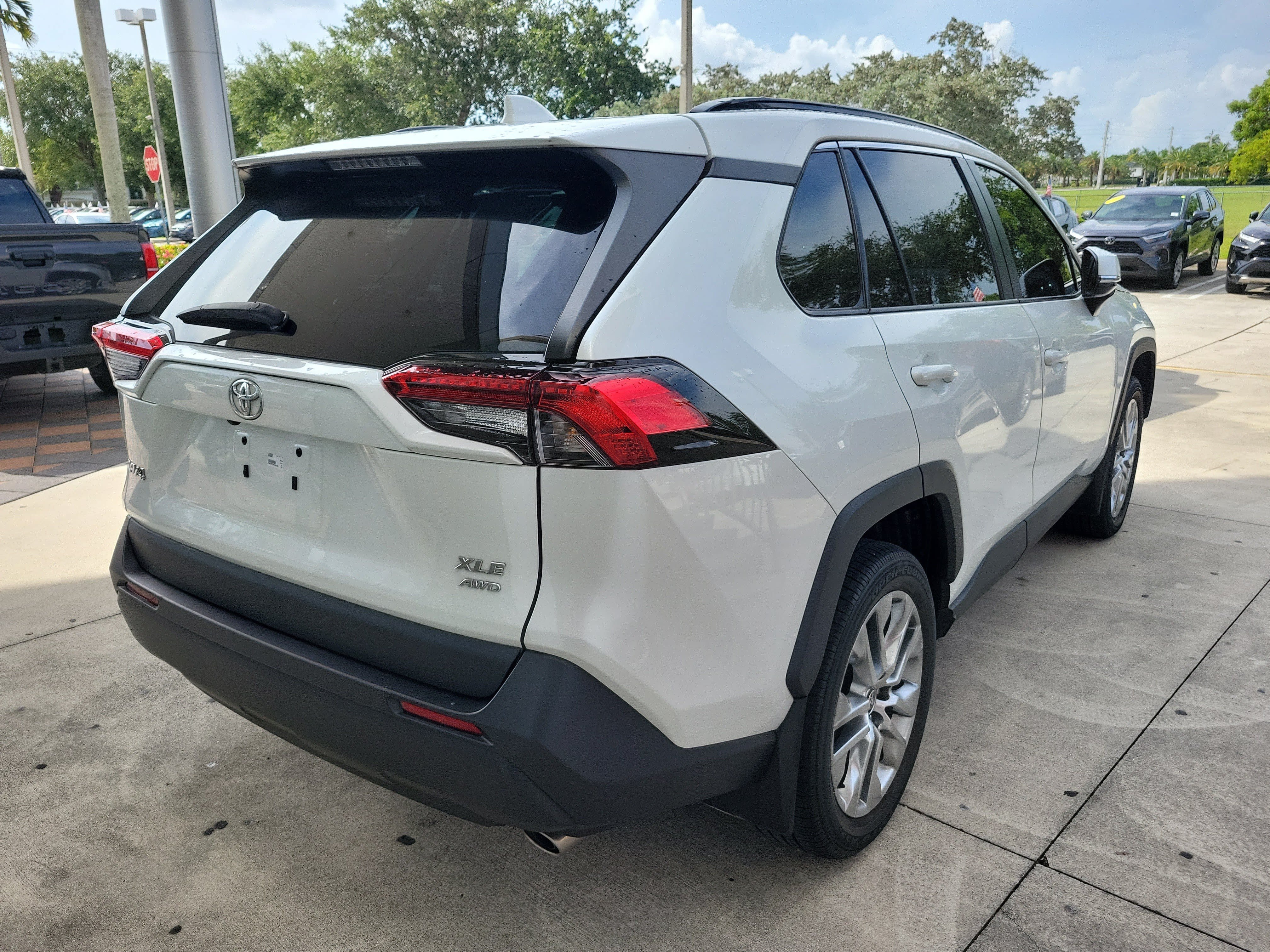 Certified Used 2024 Pearl Toyota XLE Premium image 7