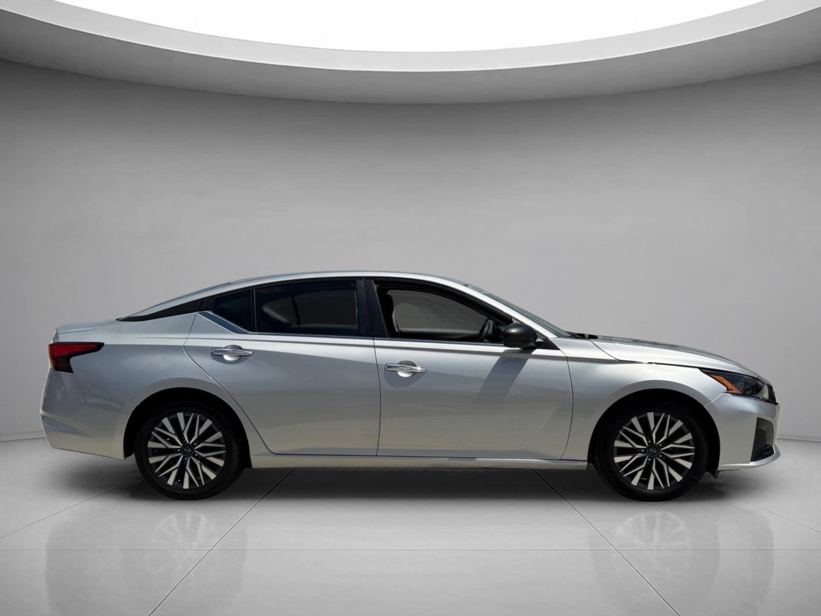 Used 2024 Brilliant Silver Metallic Nissan 2.5 SV image 9