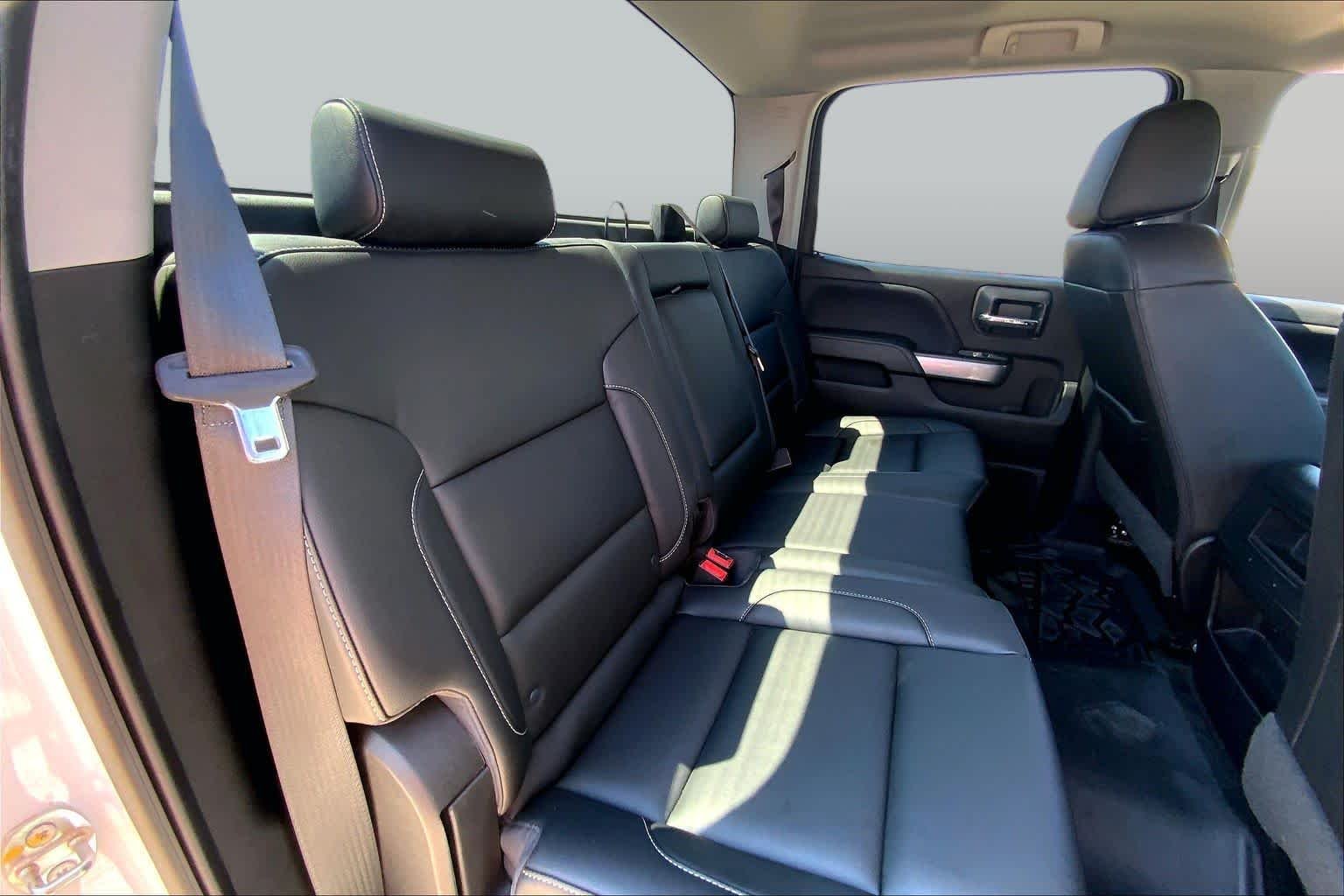 Used 2018 Summit White Chevrolet LT image 18