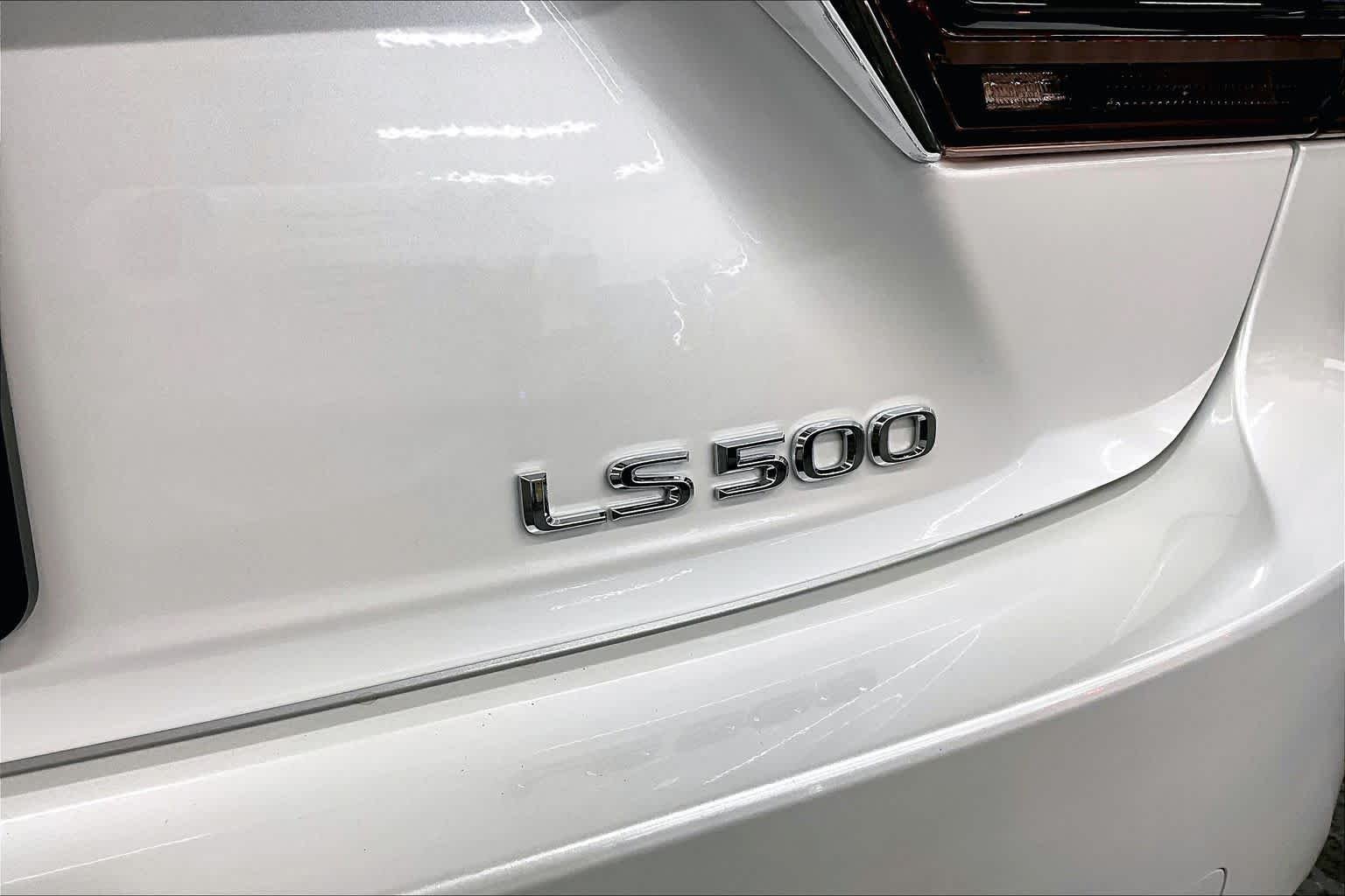 Used 2024 Eminent White Pearl Lexus  image 10