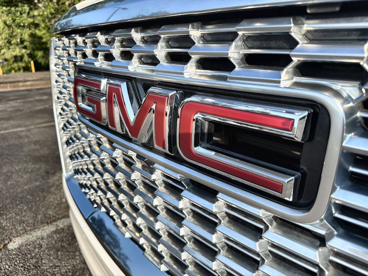 Used 2023 WHITE FROST TRICOAT GMC Denali image 26