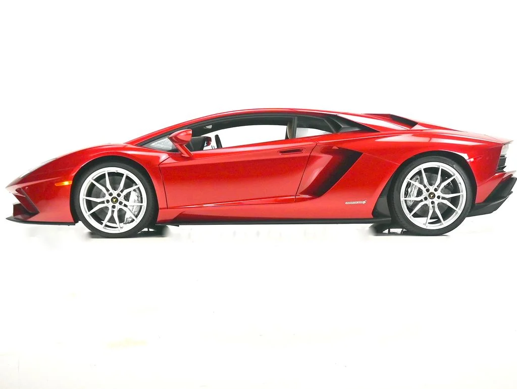 Used 2018 Maroon Lamborghini  image 31