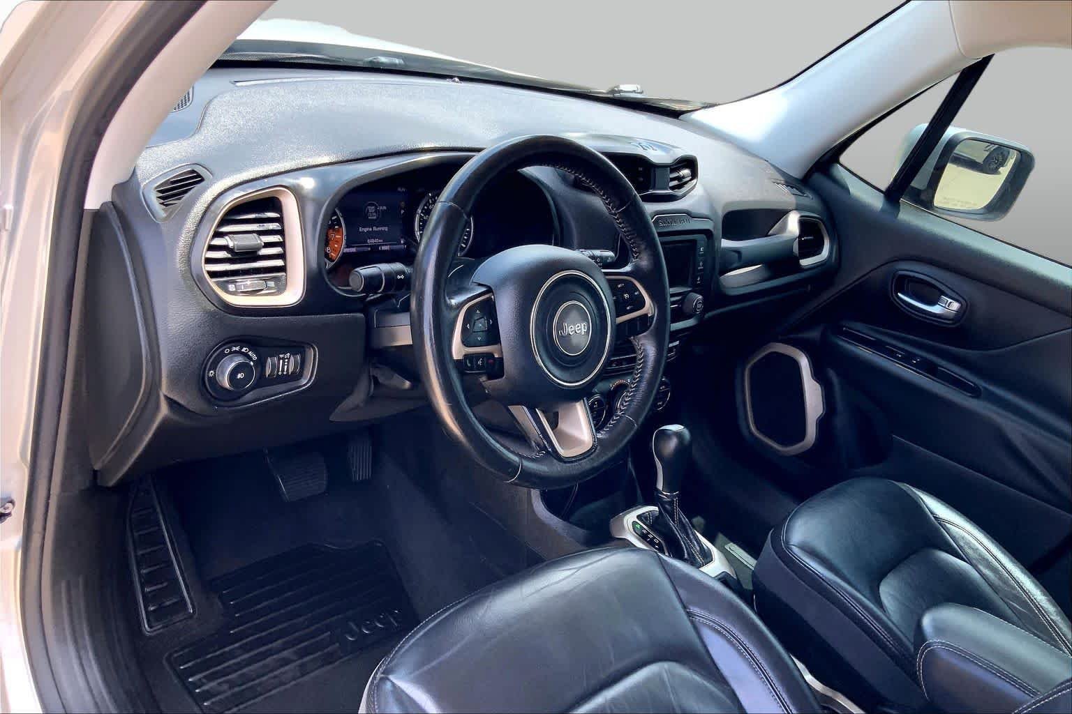 Used 2016 Glacier Metallic Jeep Limited image 18