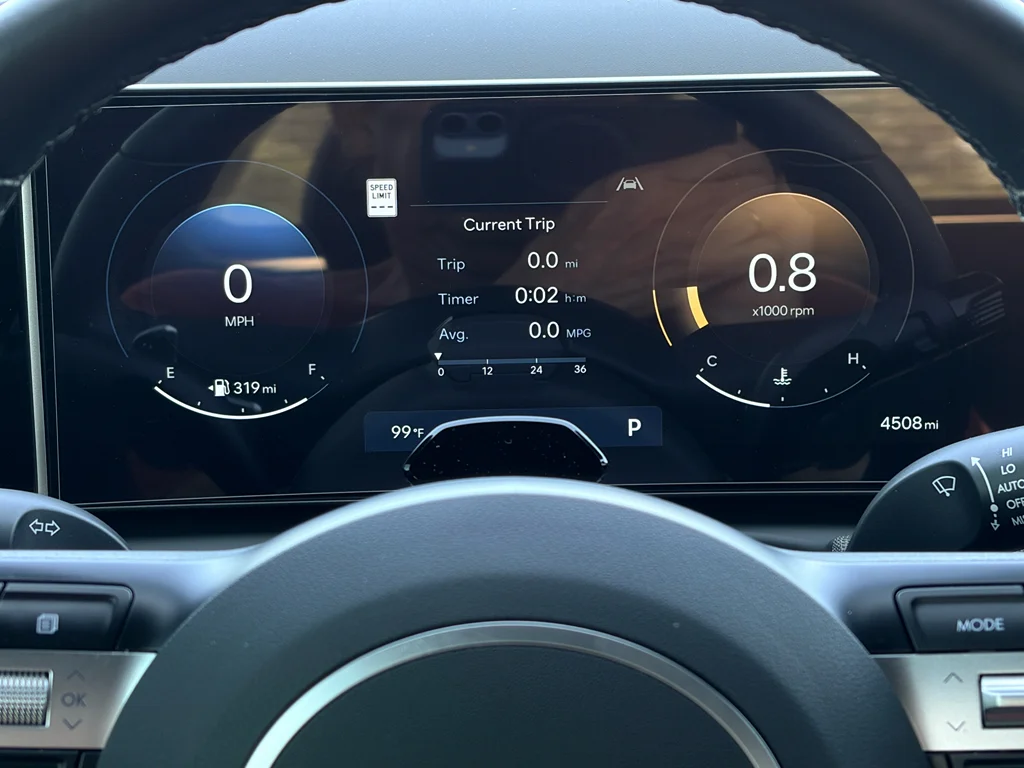Used 2025 Rockwood Green Hyundai Limited image 15