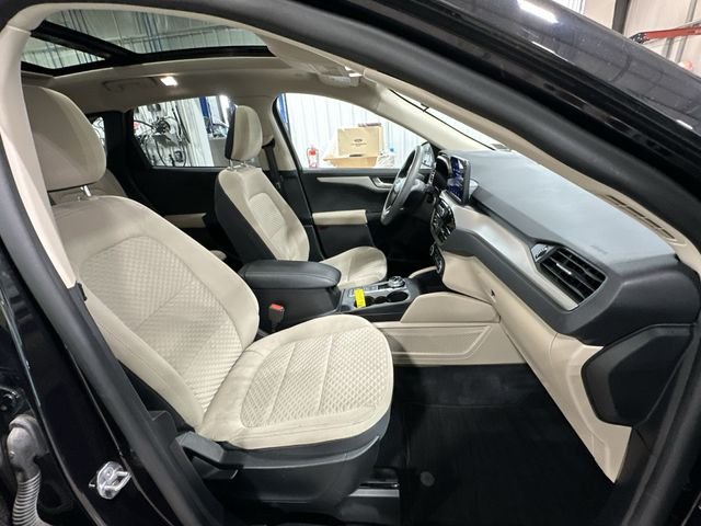 Used 2020 Black Metallic Ford SE image 30