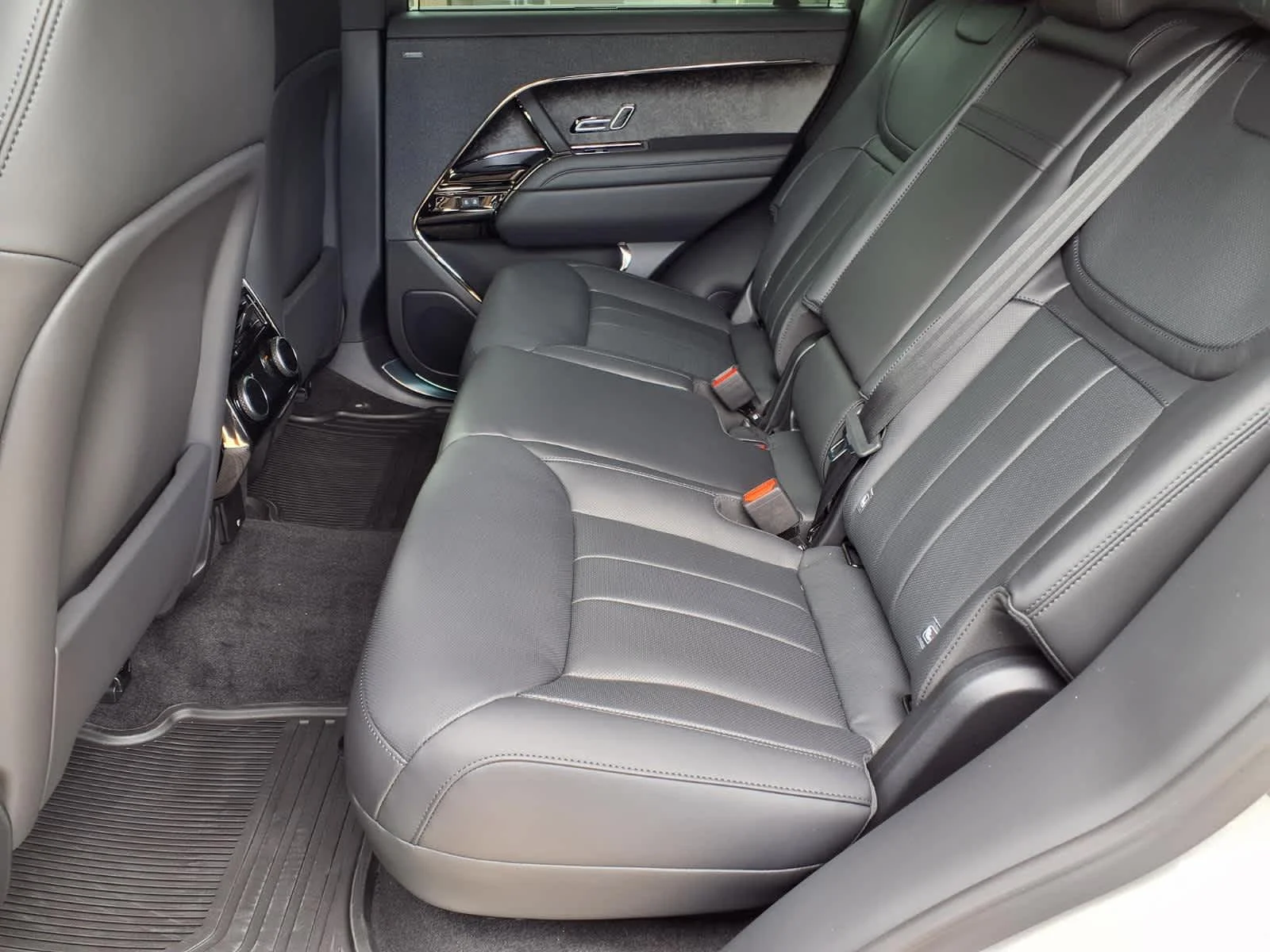 New 2026 Borasco Grey Land Rover Dynamic SE image 13