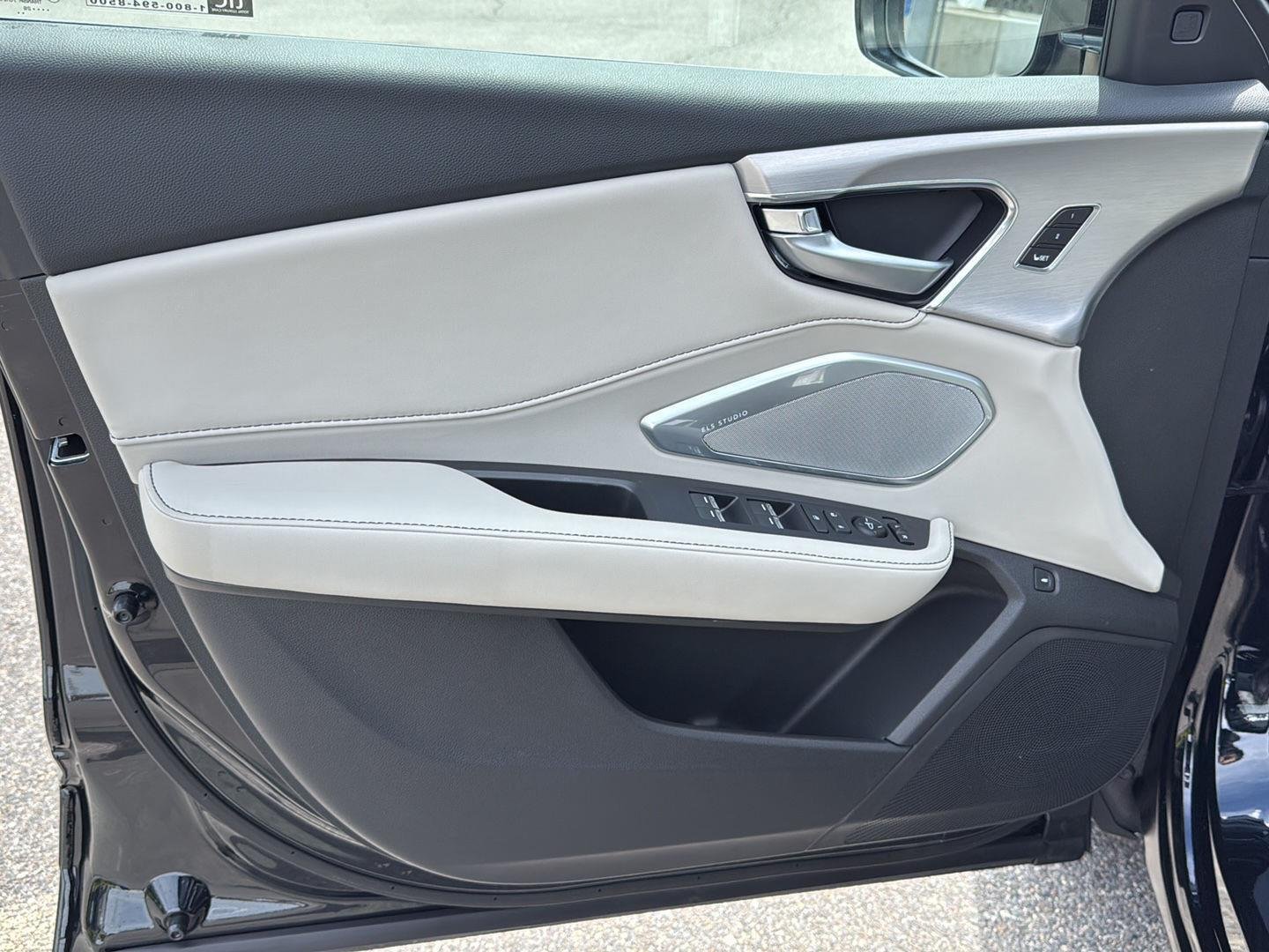 New 2026 Majestic Black Pearl Acura SH-AWD w/Tech image 10