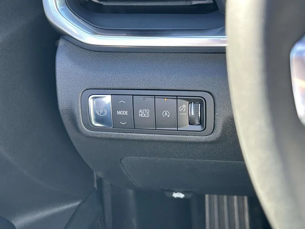New 2026 Summit White GMC Elevation image 26