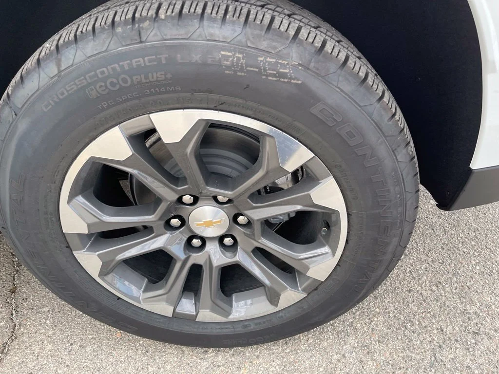 New 2026 Summit White Chevrolet LT image 39