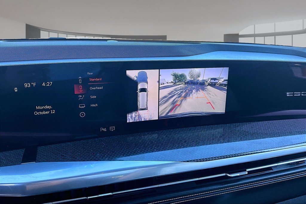 Used 2025 Green Cadillac V-Series image 23