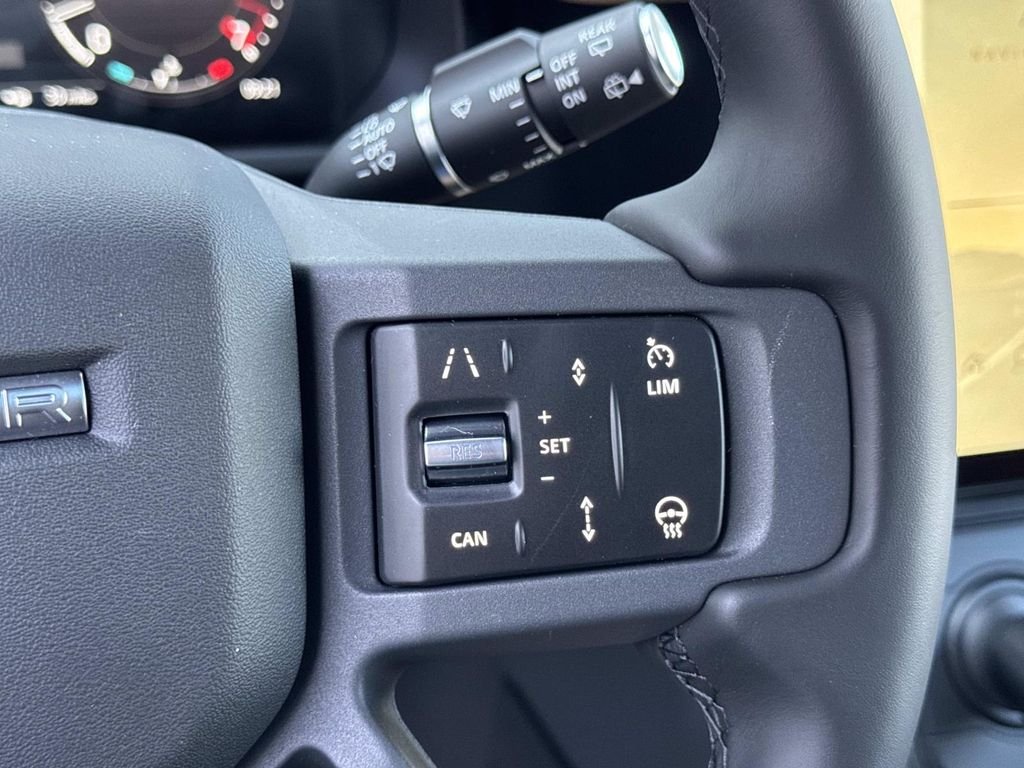 New 2026 Santorini Black Land Rover X-Dynamic SE image 28