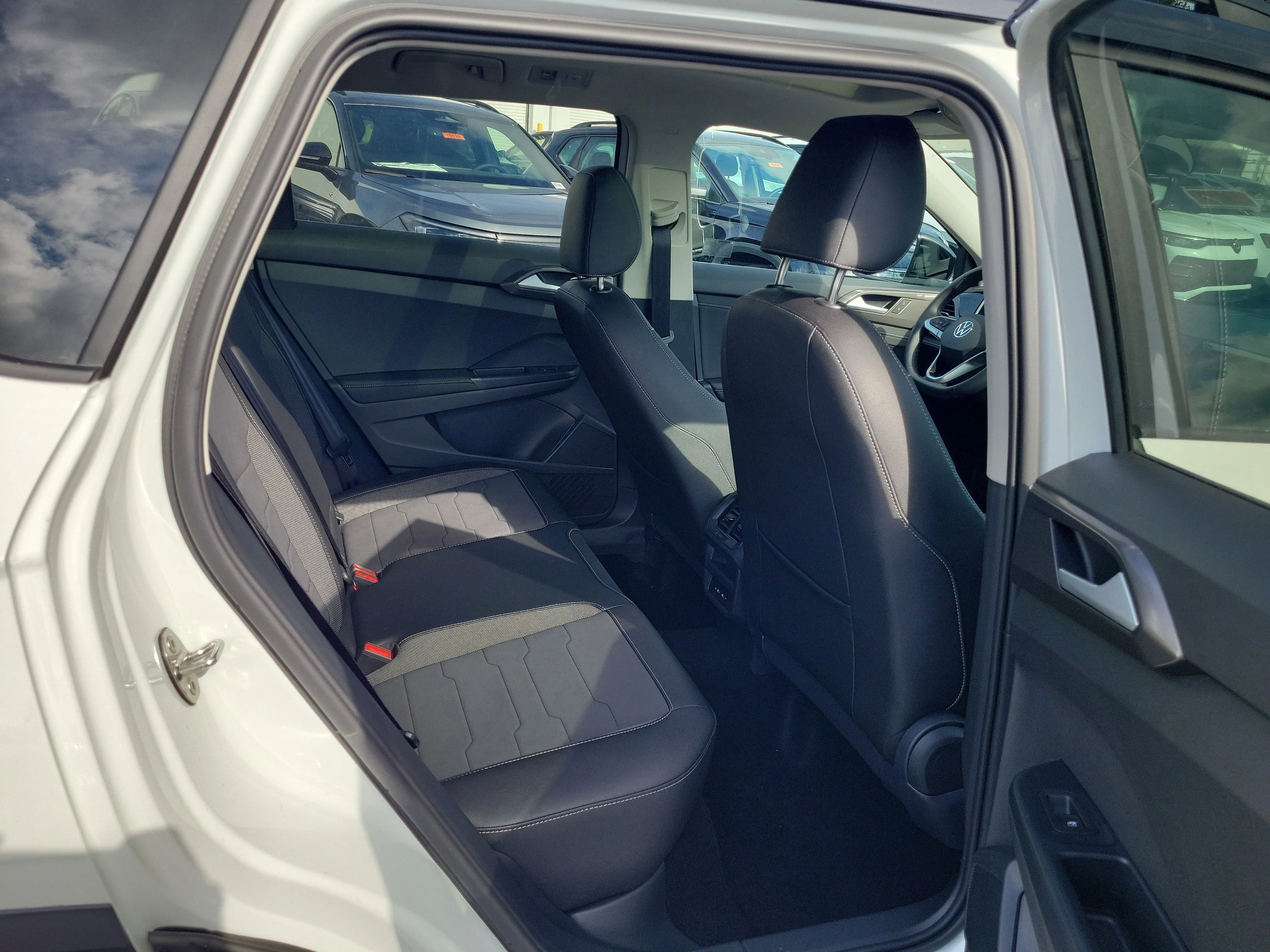 New 2026 White Volkswagen 1.5T SE Black image 9