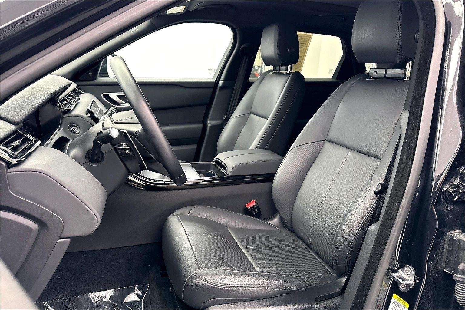 New 2026 Santorini Black Metallic Land Rover S image 9