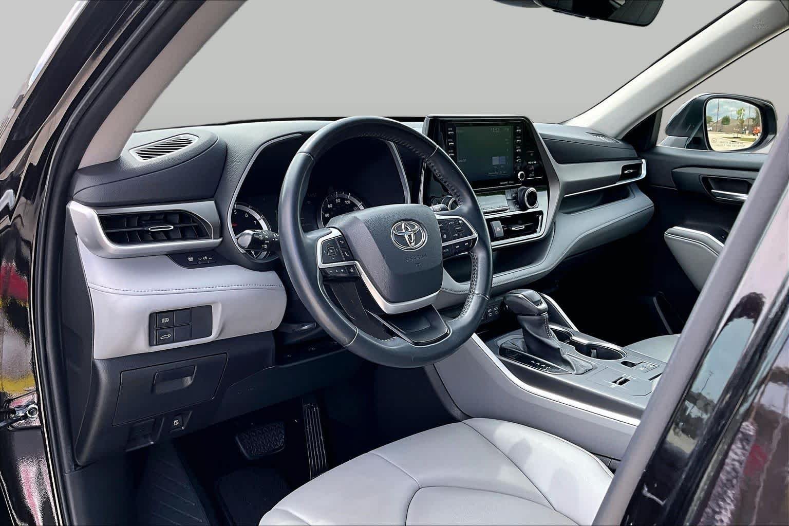 Used 2022 Opulent Amber Toyota XLE image 15