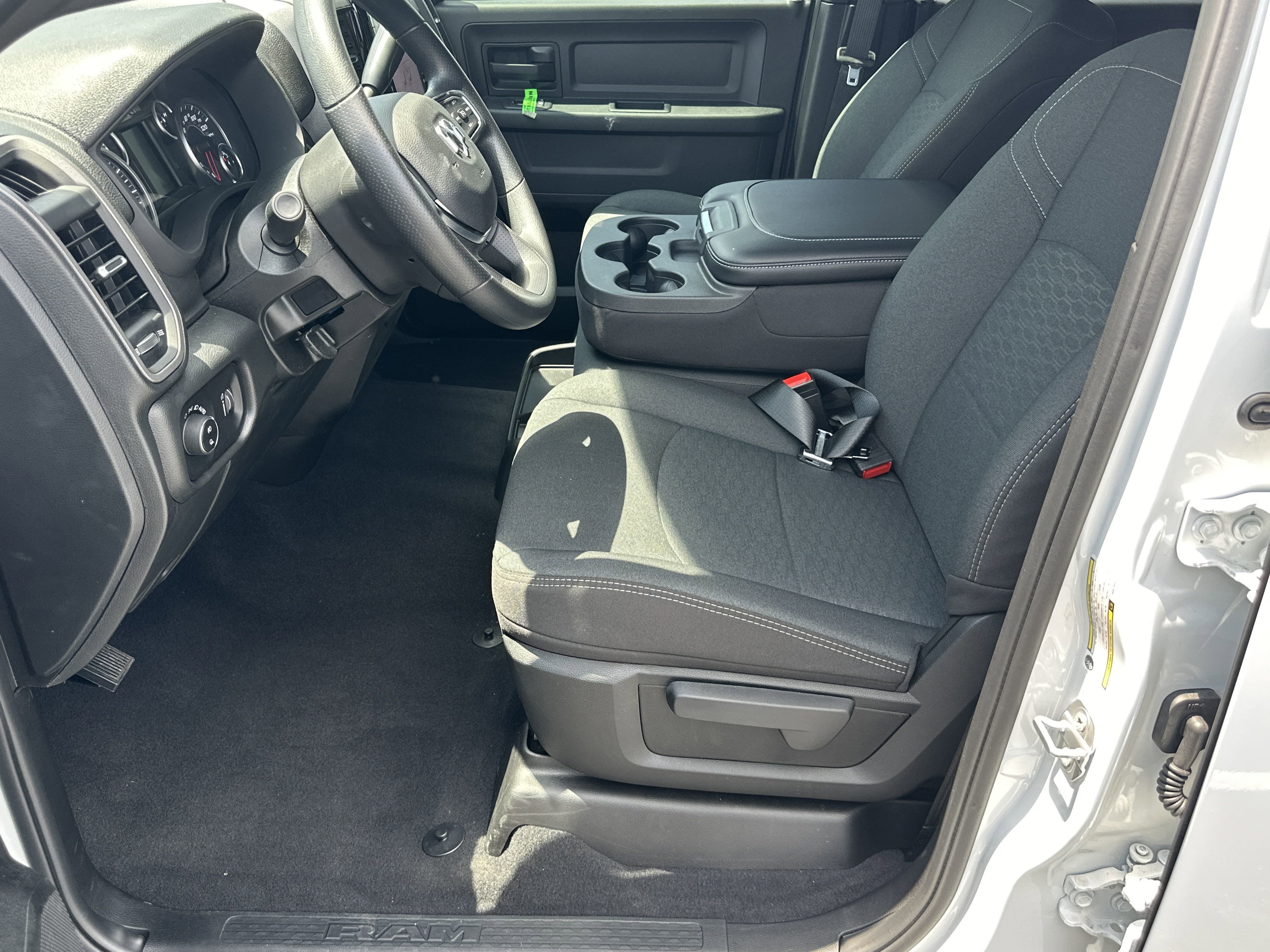 2025 RAM 3500 Tradesman - Photo 10