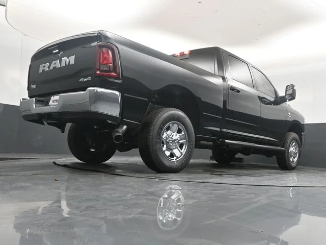 New 2026 Diamond Black Crystal Pearl-Coat Exterior Paint RAM Tradesman image 40