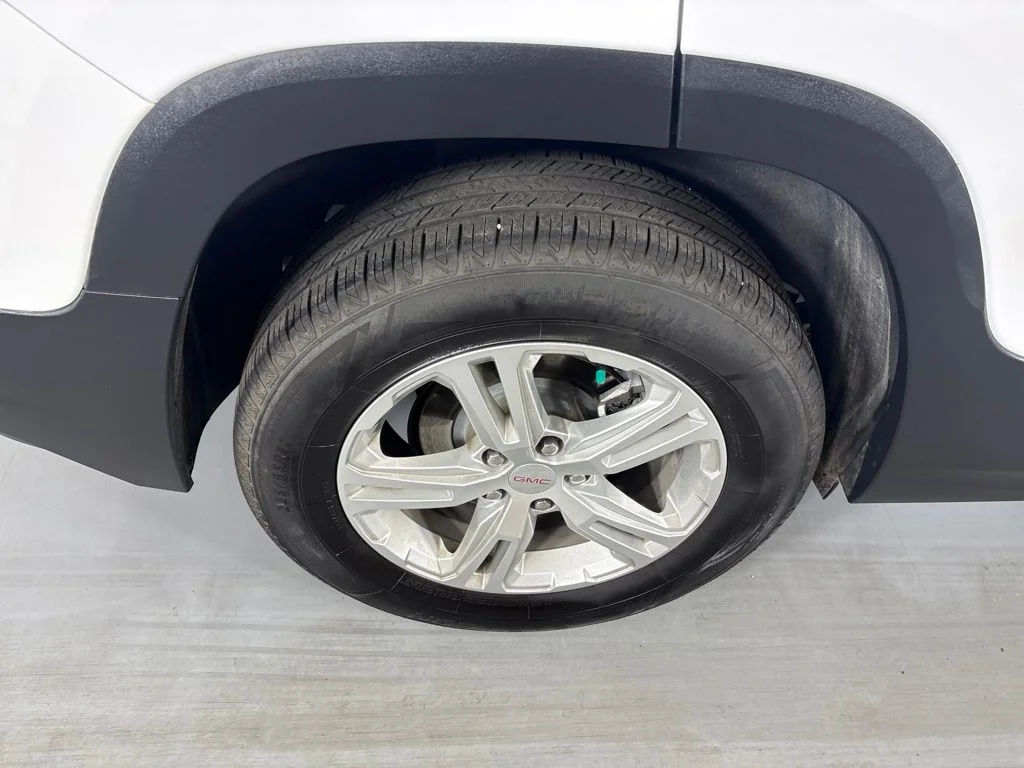 Used 2024 White GMC SLE image 12