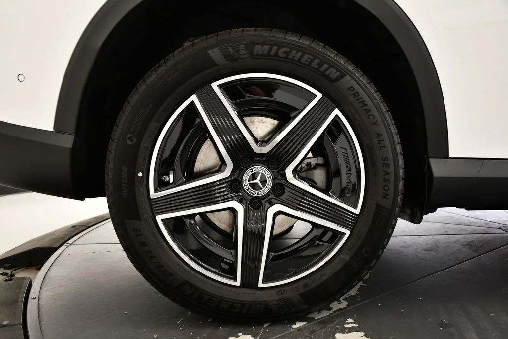 New 2026 Polar White Mercedes-Benz GLC 300 image 15