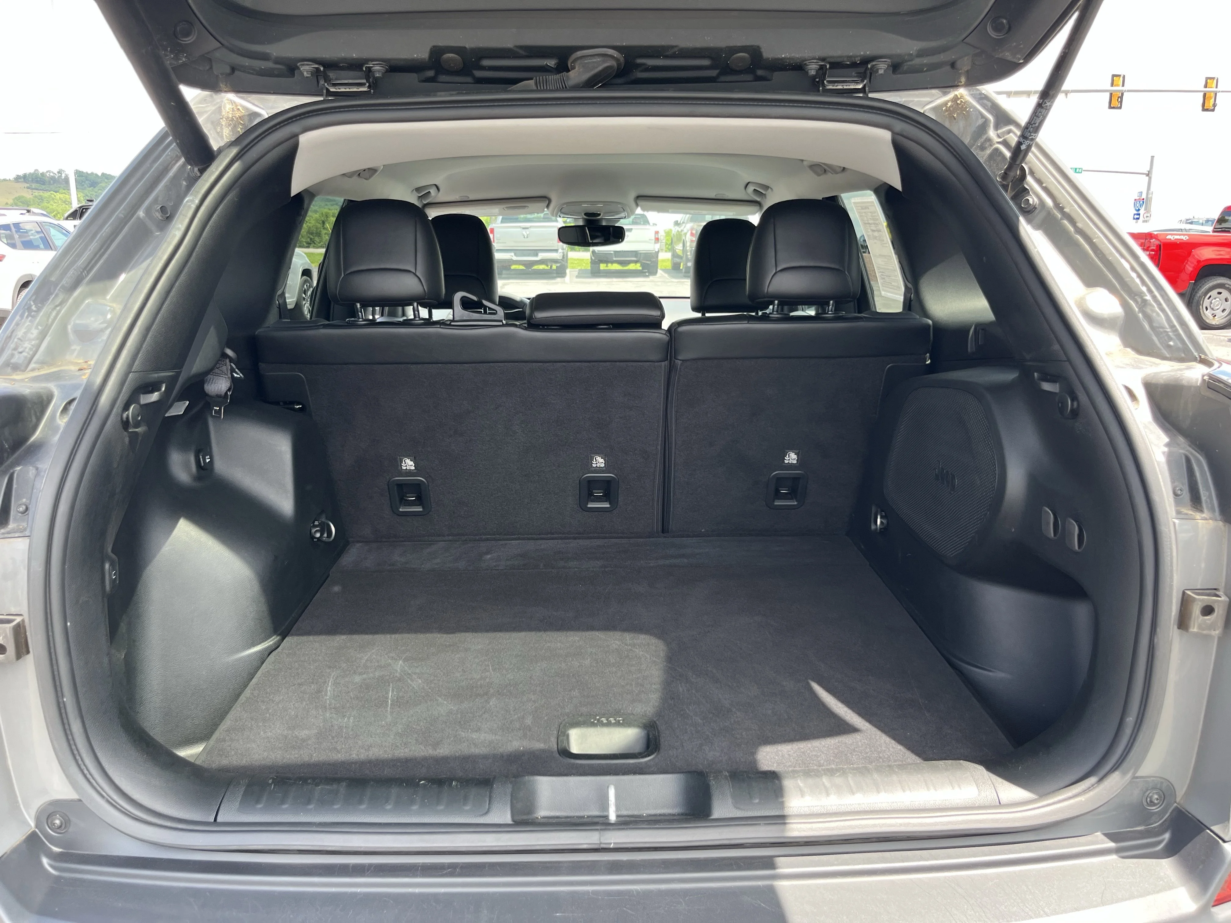 Used 2022 Gray Clearcoat Jeep Trailhawk image 7